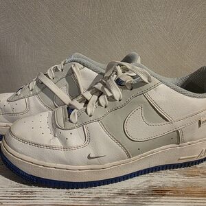 Nike Air Force 1 Lv8 Kids White and Navy Sneakers